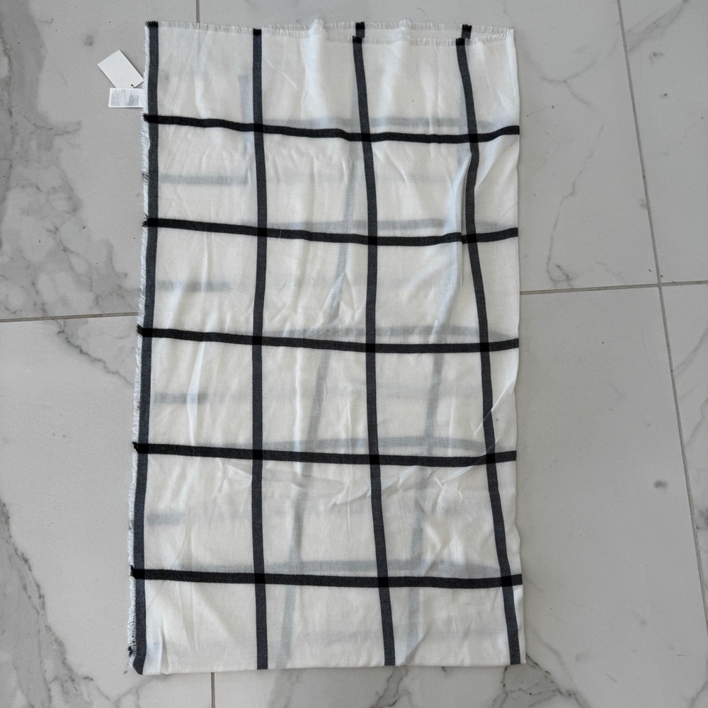 NWT H&M Black and White scarf/throw/wrap